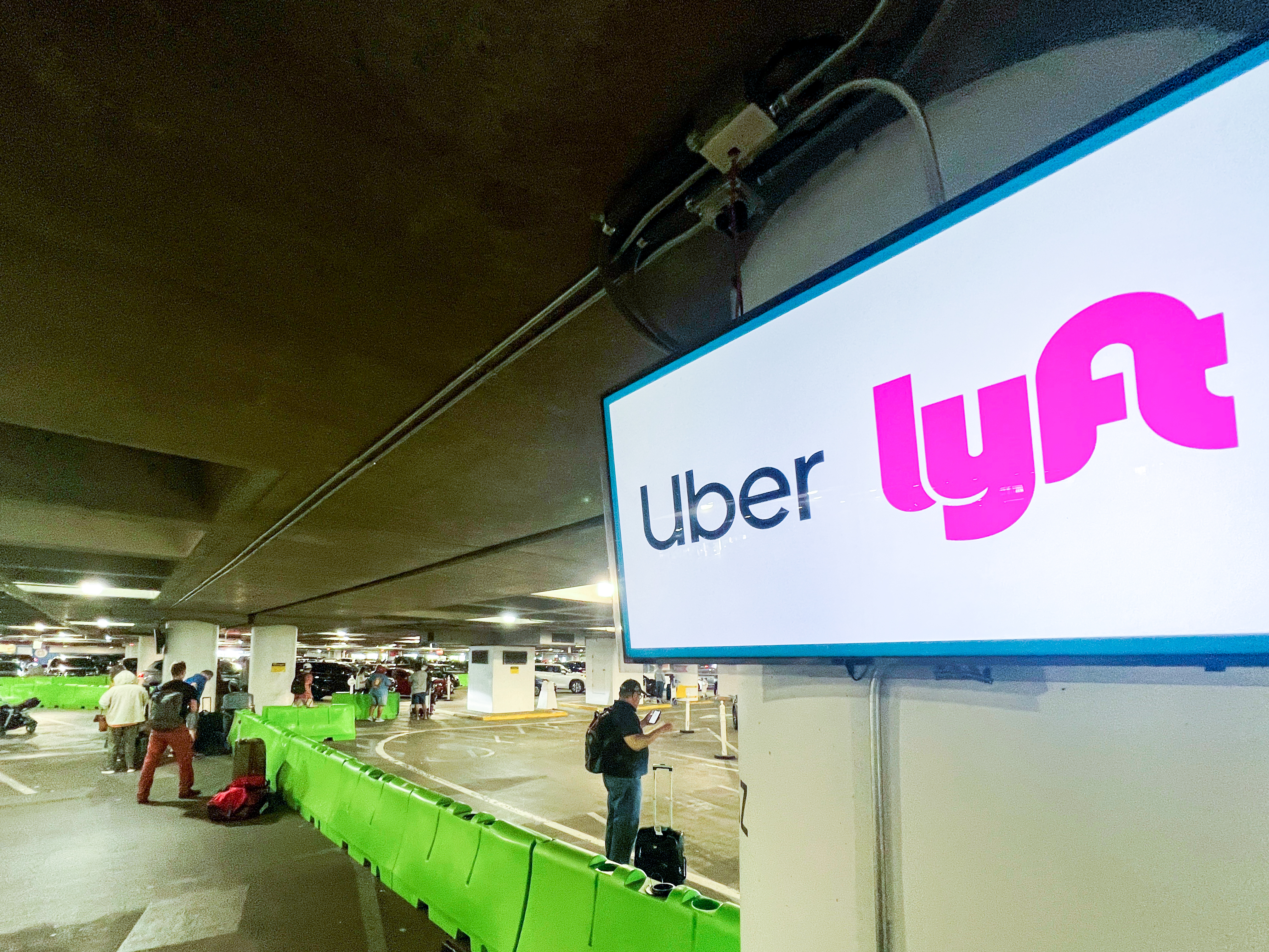 off-peak rideshare airport