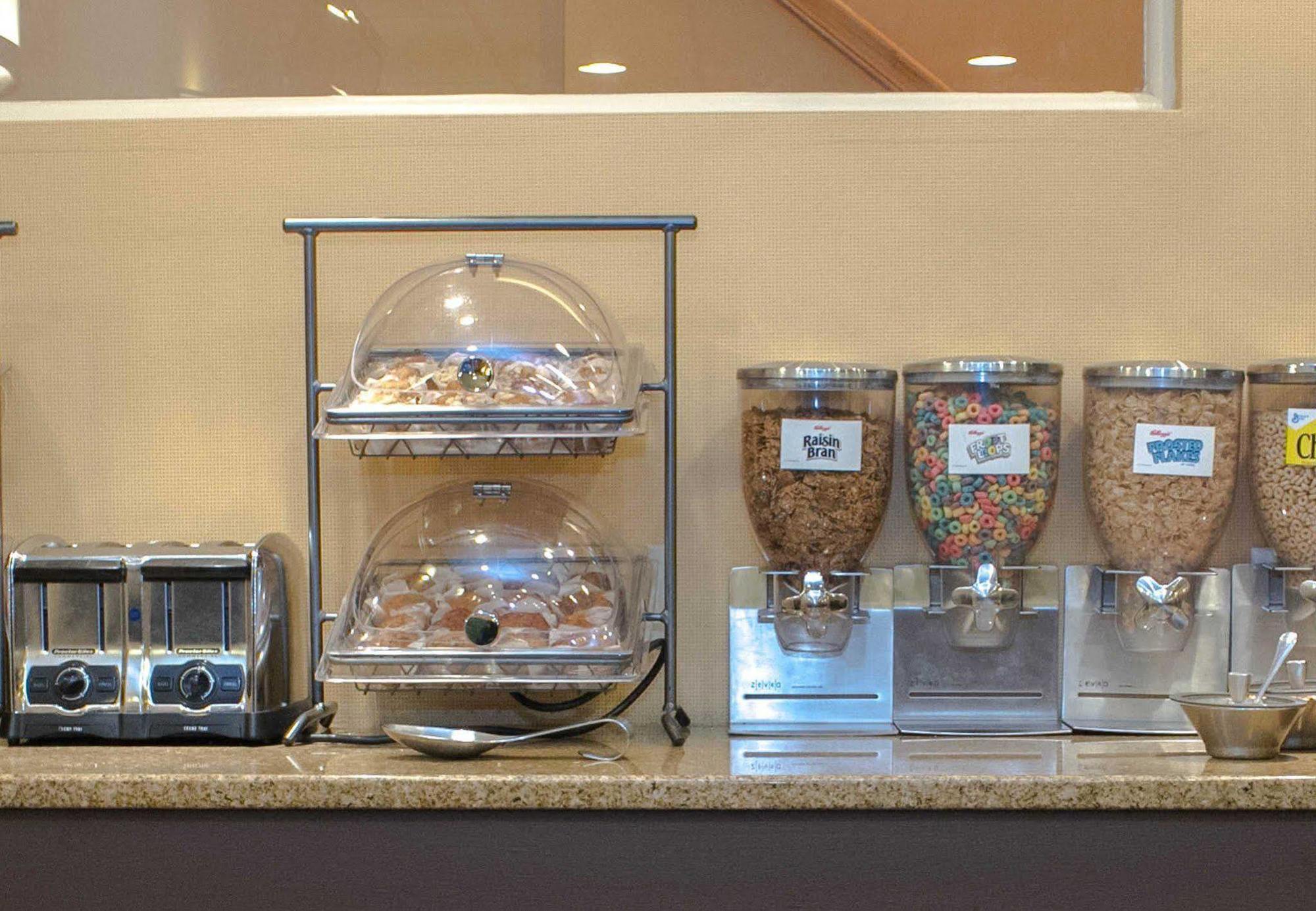 Marriott LaGuardia Airport exterior