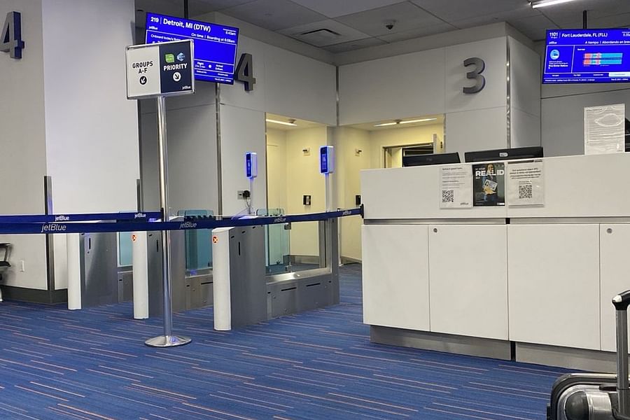 SmartPark LGA shuttle